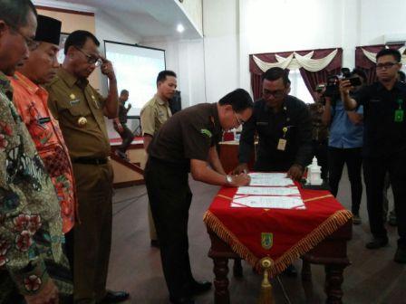 Sosialisasi ADD dan DD, Bupati Minta Penghulu Lepas Dari Proses Hukum
